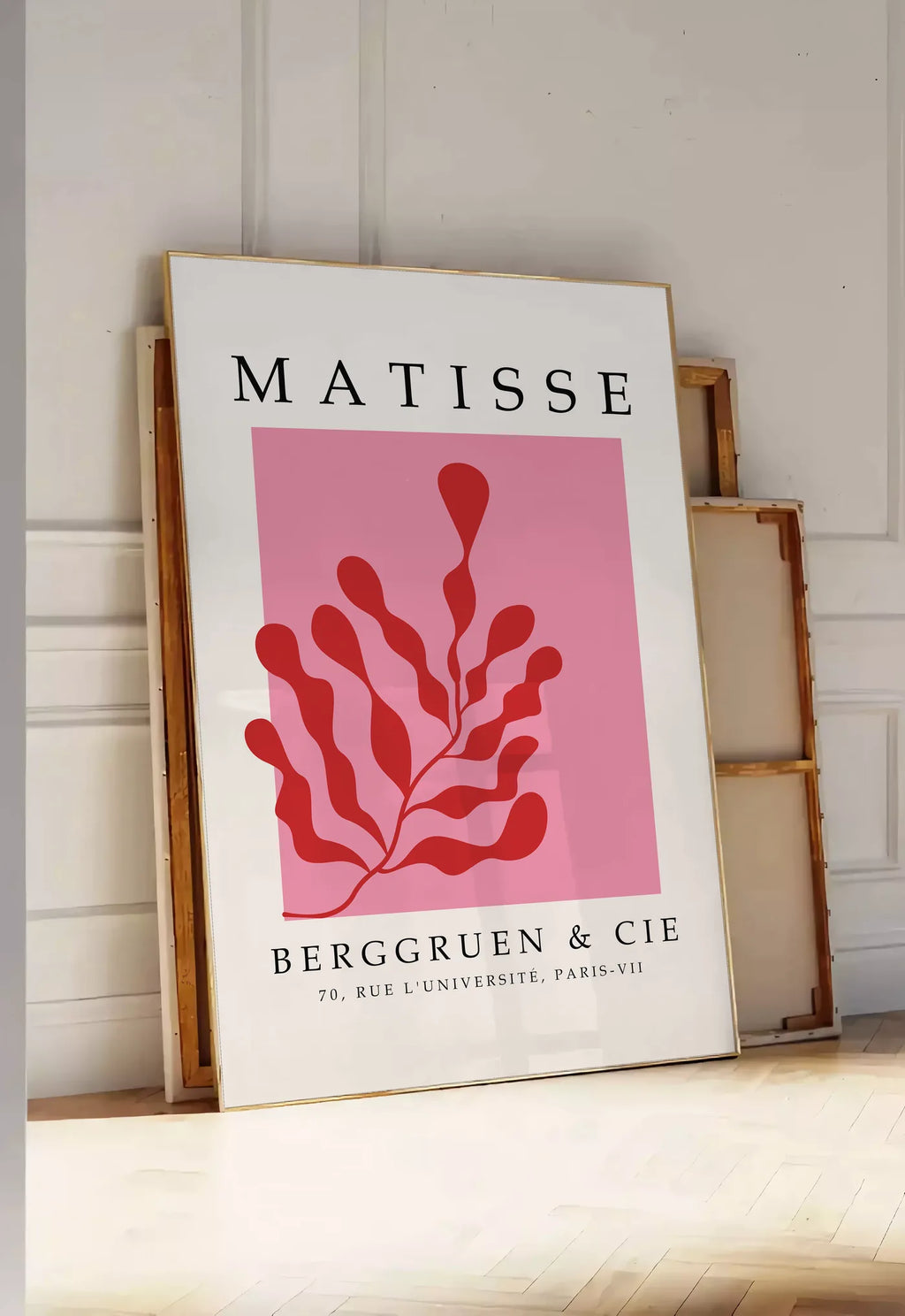 Affiche Algue Rouge sur Rose Papiers Decoupes — Henri Matisse — mise en situation dans une entrée