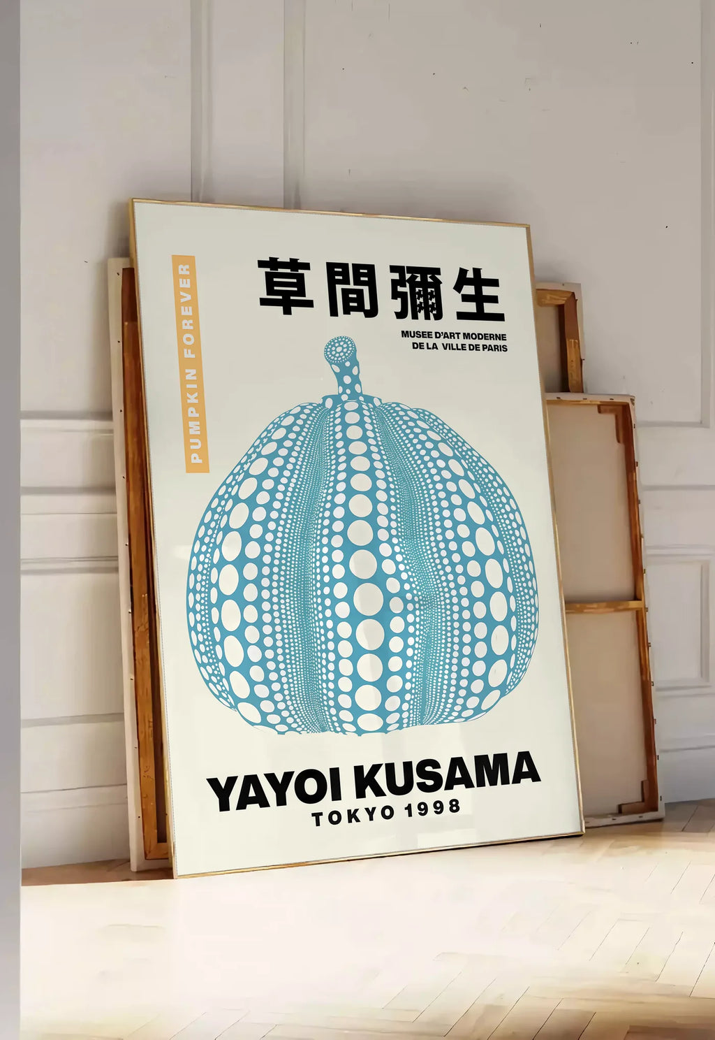 Affiche Citrouille bleue à pois Art Japonais — Yayoi Kusama — mise en situation dans une entrée