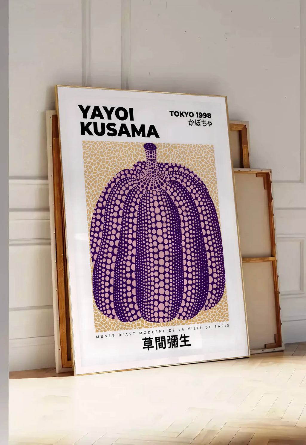 Affiche Citrouille Violette à pois Art Japonais — Yayoi Kusama — mise en situation dans une entrée