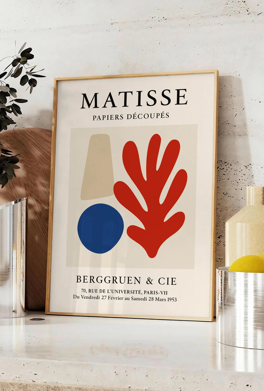 Affiche Cone Cercle et Corail Papiers Decoupes — Henri Matisse — mise en situation dans une cuisine