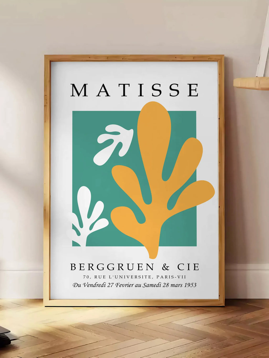 Affiche Corail Jaune sur Vert Papiers Decoupes — Henri Matisse — mise en situation dans un intérieur lumineux