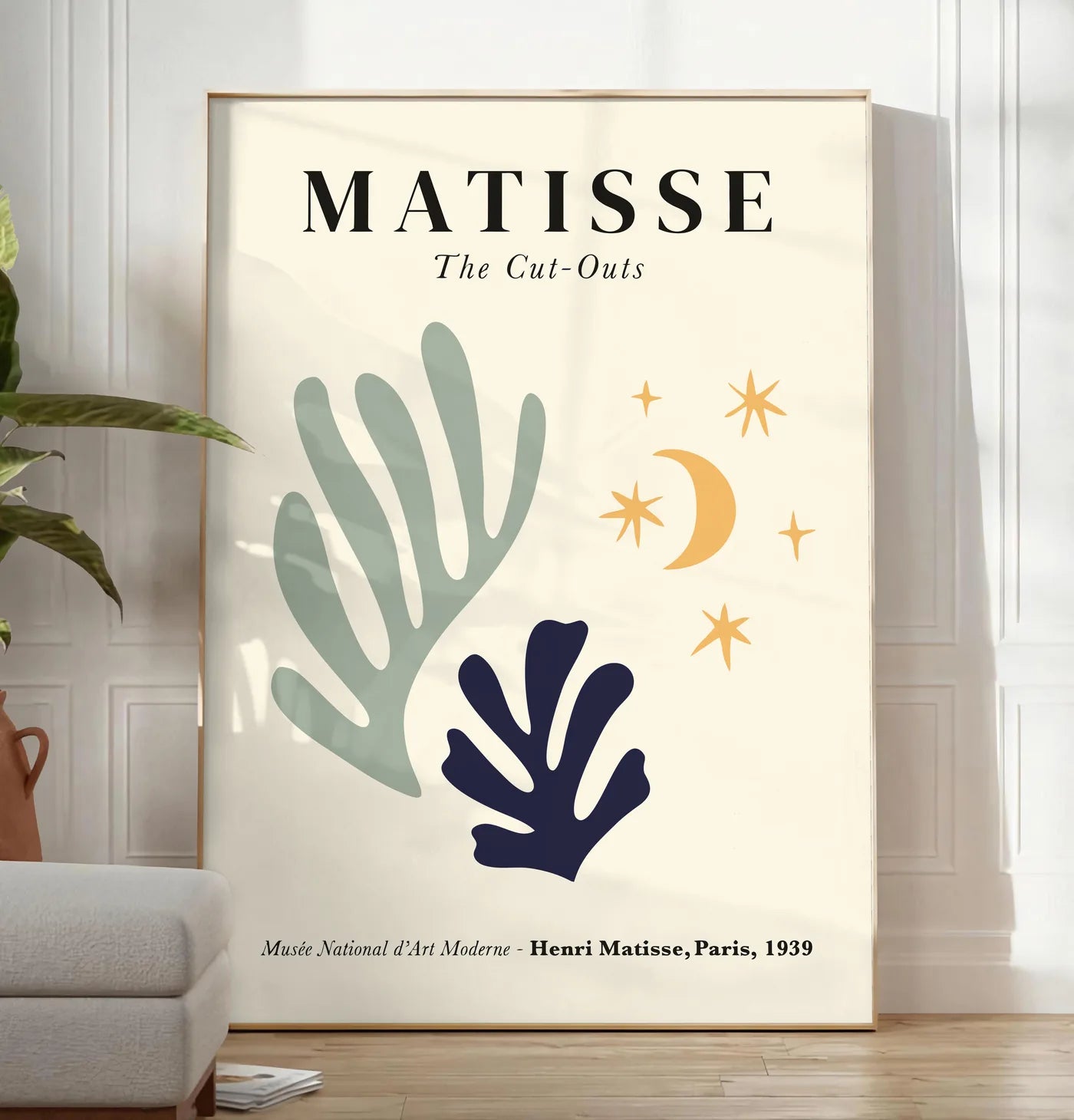 Affiche Corail Lune et Etoiles Papiers Decoupes — Henri Matisse — mise en situation dans un salon contemporain