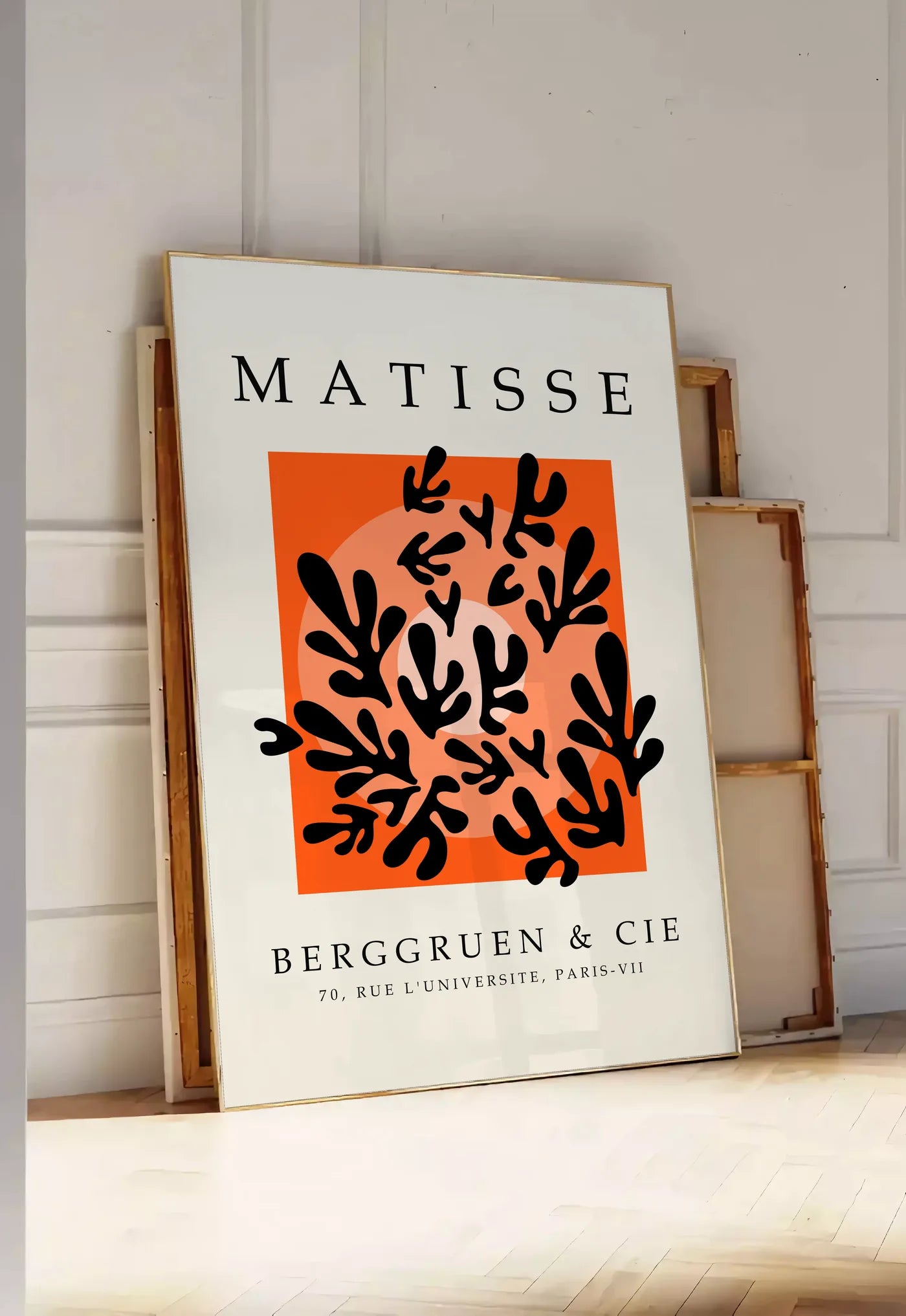 Affiche Corail Noir sur Orange Papiers Decoupes — Henri Matisse — mise en situation dans une entrée