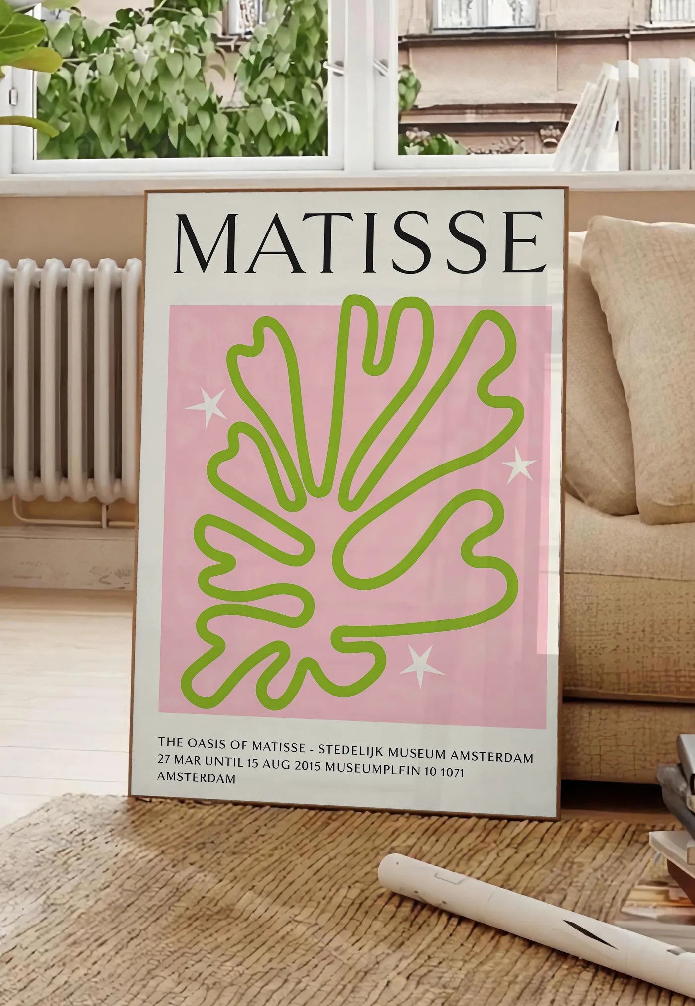 Affiche Corail Vert Oasis Papiers Decoupes — Henri Matisse — mise en situation dans un salon