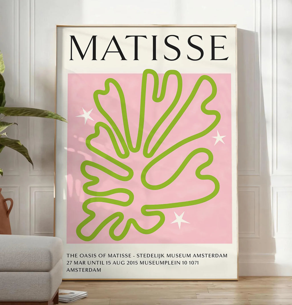 Affiche Corail Vert Oasis Papiers Decoupes — Henri Matisse — mise en situation dans un salon contemporain