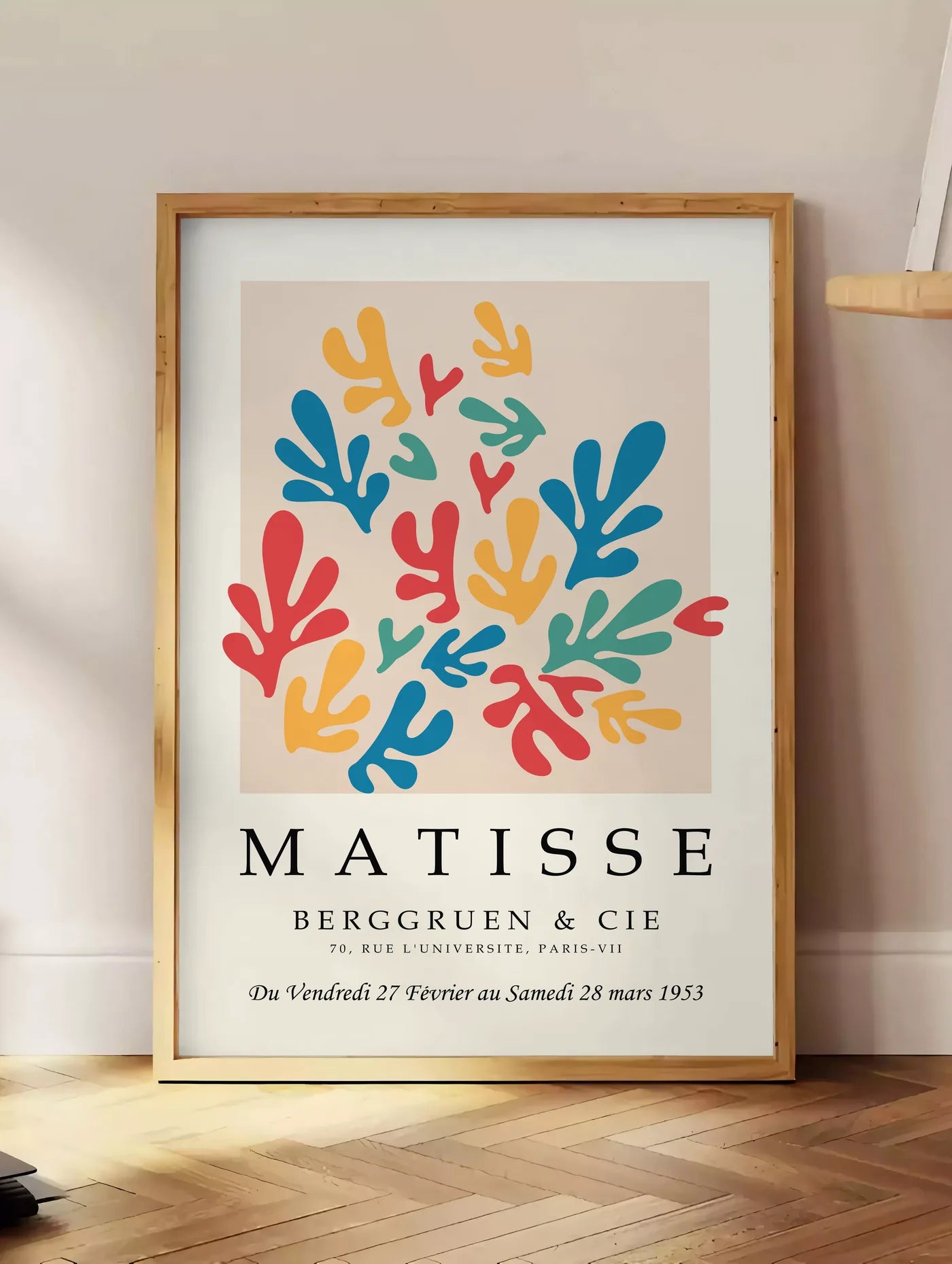 Affiche Corails Multicolores Papiers Decoupes — Henri Matisse — mise en situation dans un intérieur lumineux