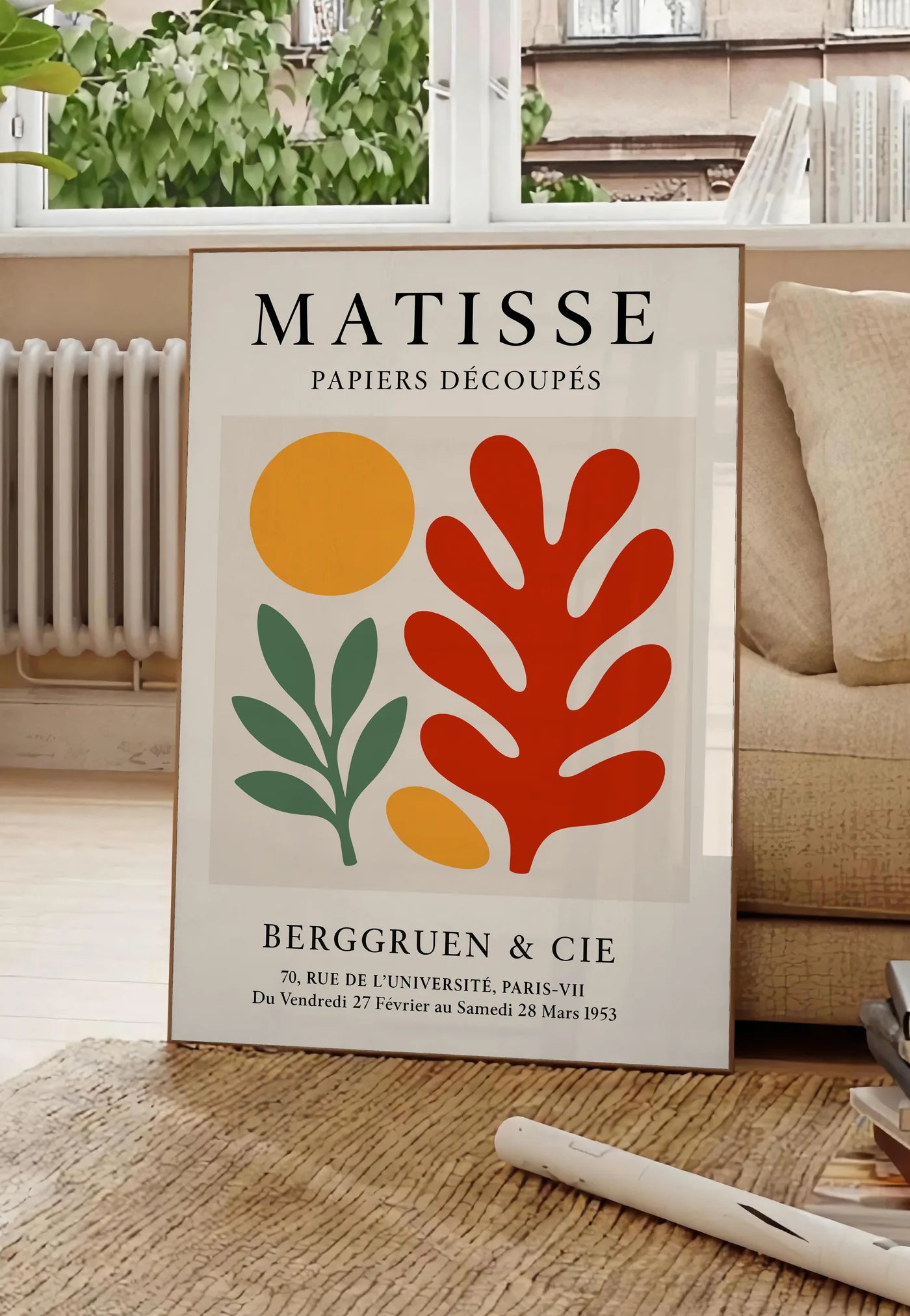 Affiche Disque Branche et Corail Rouge Papiers Decoupes — Henri Matisse — mise en situation dans un salon