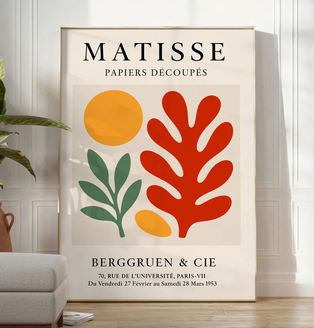 Affiche Disque Branche et Corail Rouge Papiers Decoupes — Henri Matisse — mise en situation dans un salon contemporain