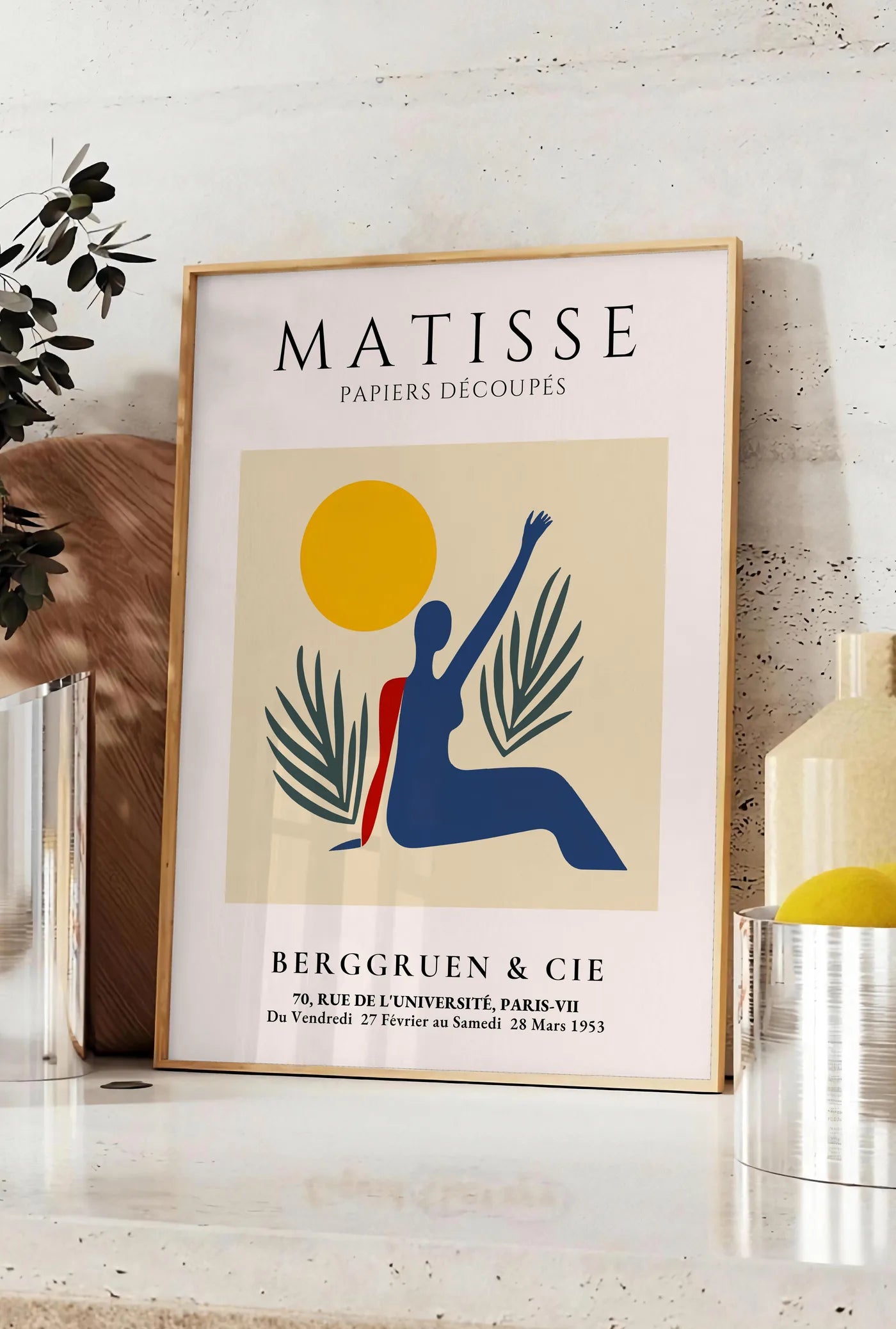 Affiche Femme au Bras Leve Papiers Decoupes — Henri Matisse — mise en situation dans une cuisine