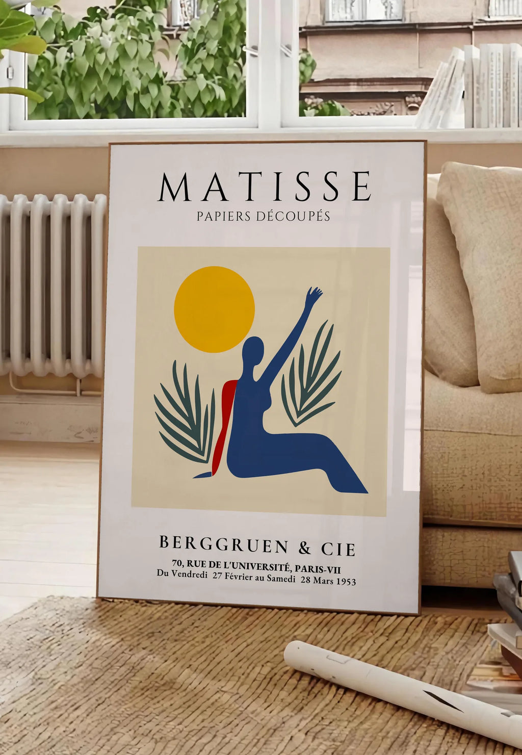 Affiche Femme au Bras Leve Papiers Decoupes — Henri Matisse — mise en situation dans un salon