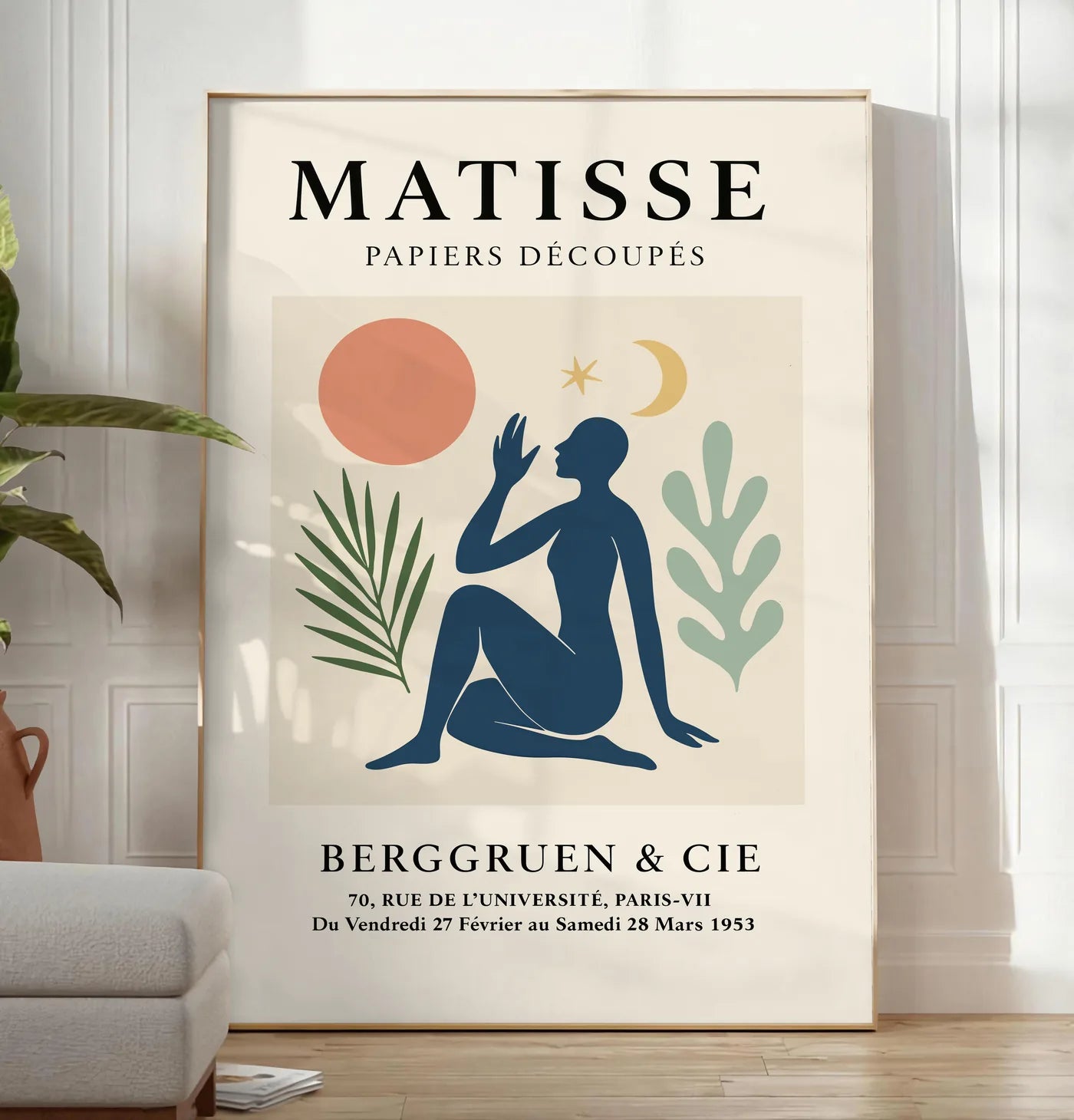 Affiche Femme Lune et Etoile Papiers Decoupes — Henri Matisse — mise en situation dans un salon contemporain