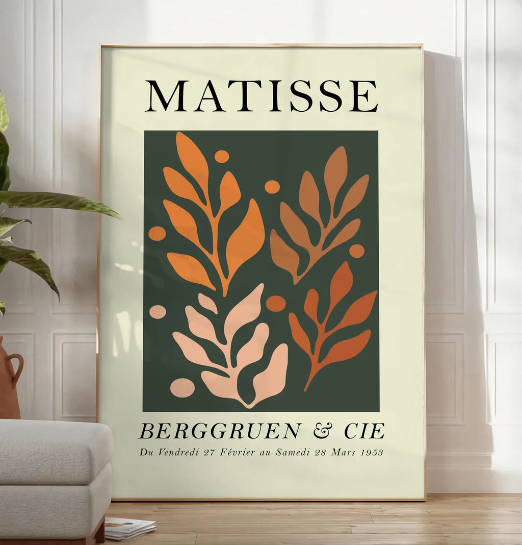 Affiche Feuillages Orange sur Vert Papiers Decoupes — Henri Matisse — mise en situation dans un salon contemporain