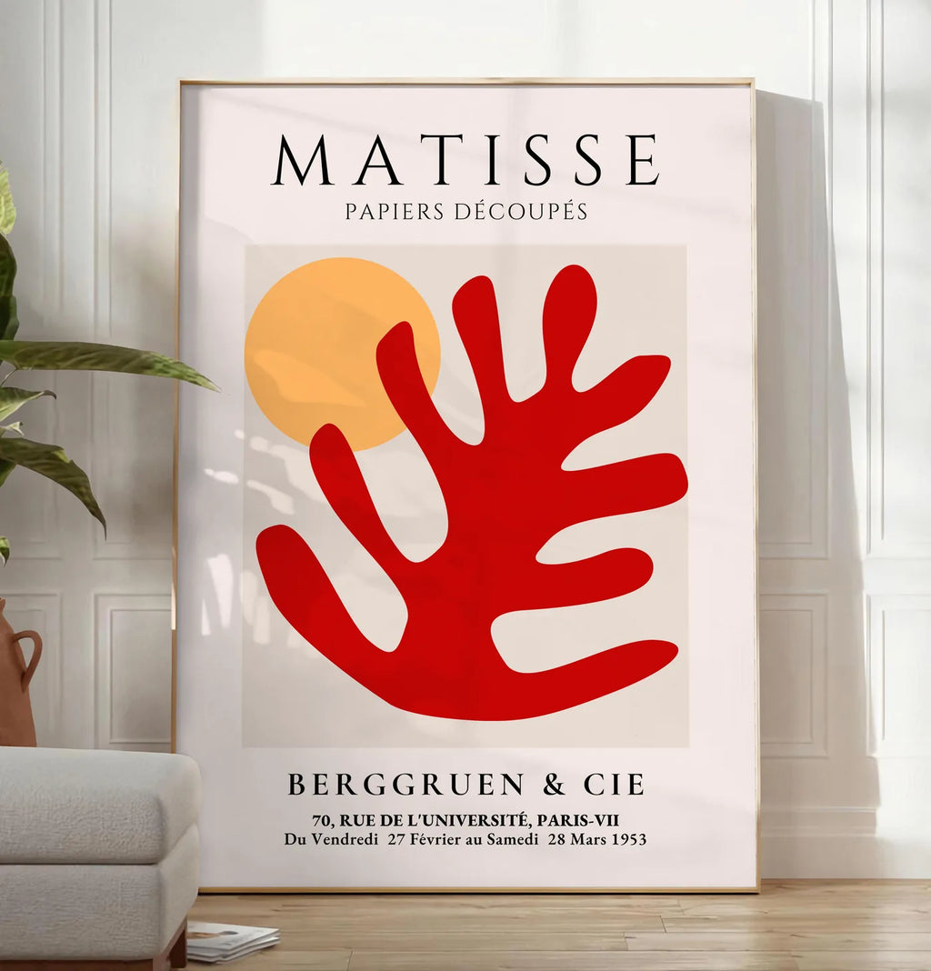 Affiche Feuille Corail Rouge et Soleil Papiers Decoupes — Henri Matisse — mise en situation dans un salon contemporain