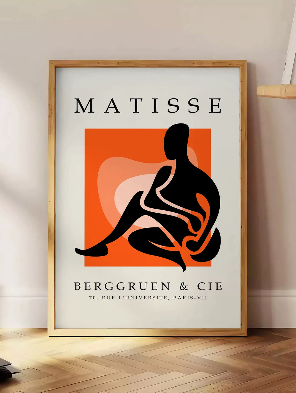 Affiche Figure Noire sur Orange Papiers Decoupes — Henri Matisse — mise en situation dans un intérieur lumineux
