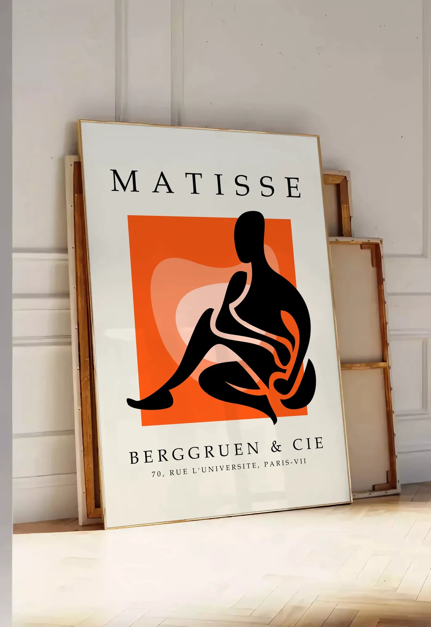 Affiche Figure Noire sur Orange Papiers Decoupes — Henri Matisse — mise en situation dans une entrée