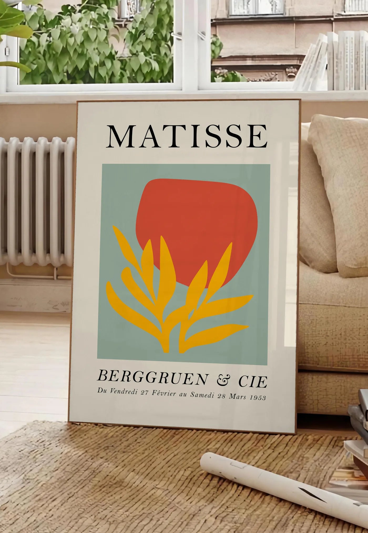 Affiche Forme Rouge et Feuille Jaune Papiers Decoupes — Henri Matisse — mise en situation dans un salon