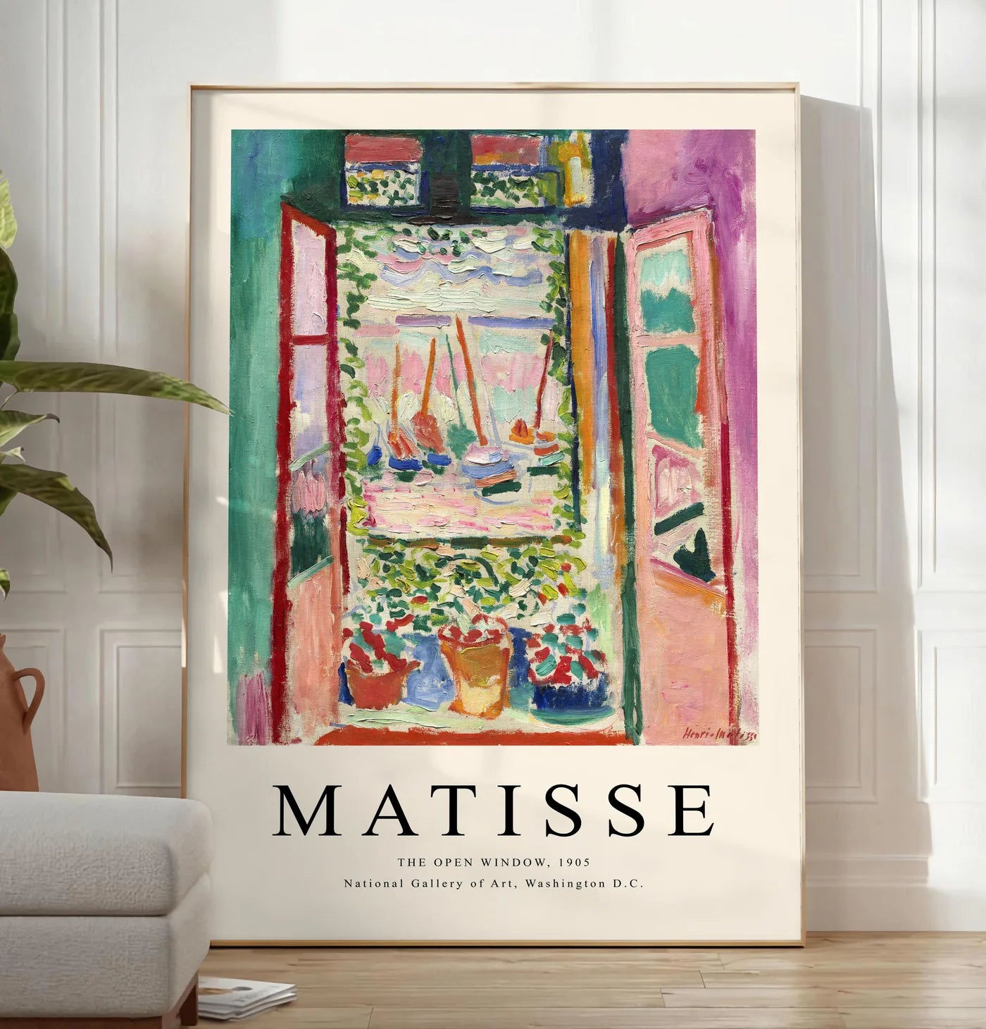 Affiche La Fenetre Ouverte 1905 Fauve — Henri Matisse — mise en situation dans un salon contemporain