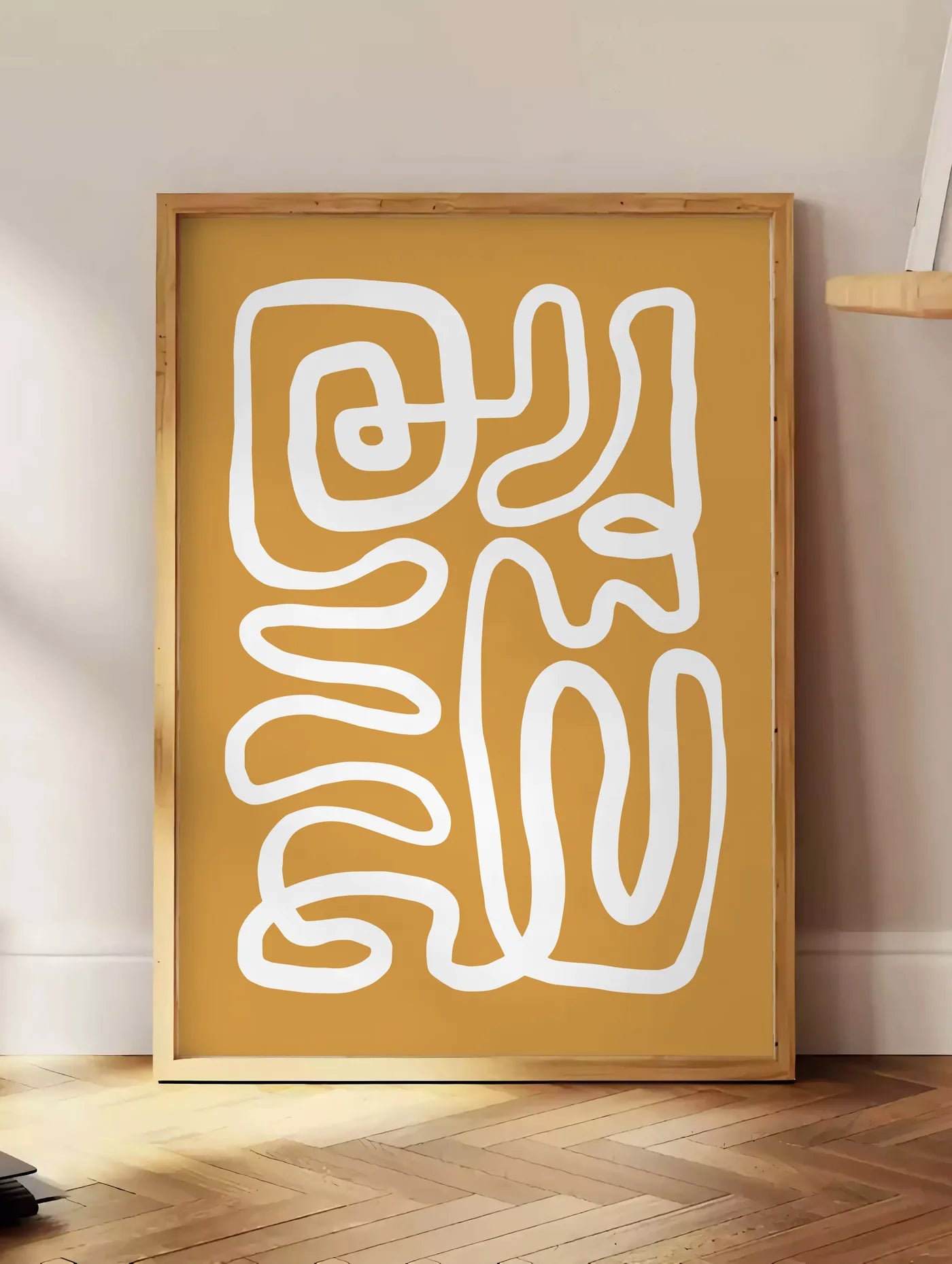 Affiche Ligne Continue Ocre Abstraite — Henri Matisse — mise en situation dans un intérieur lumineux
