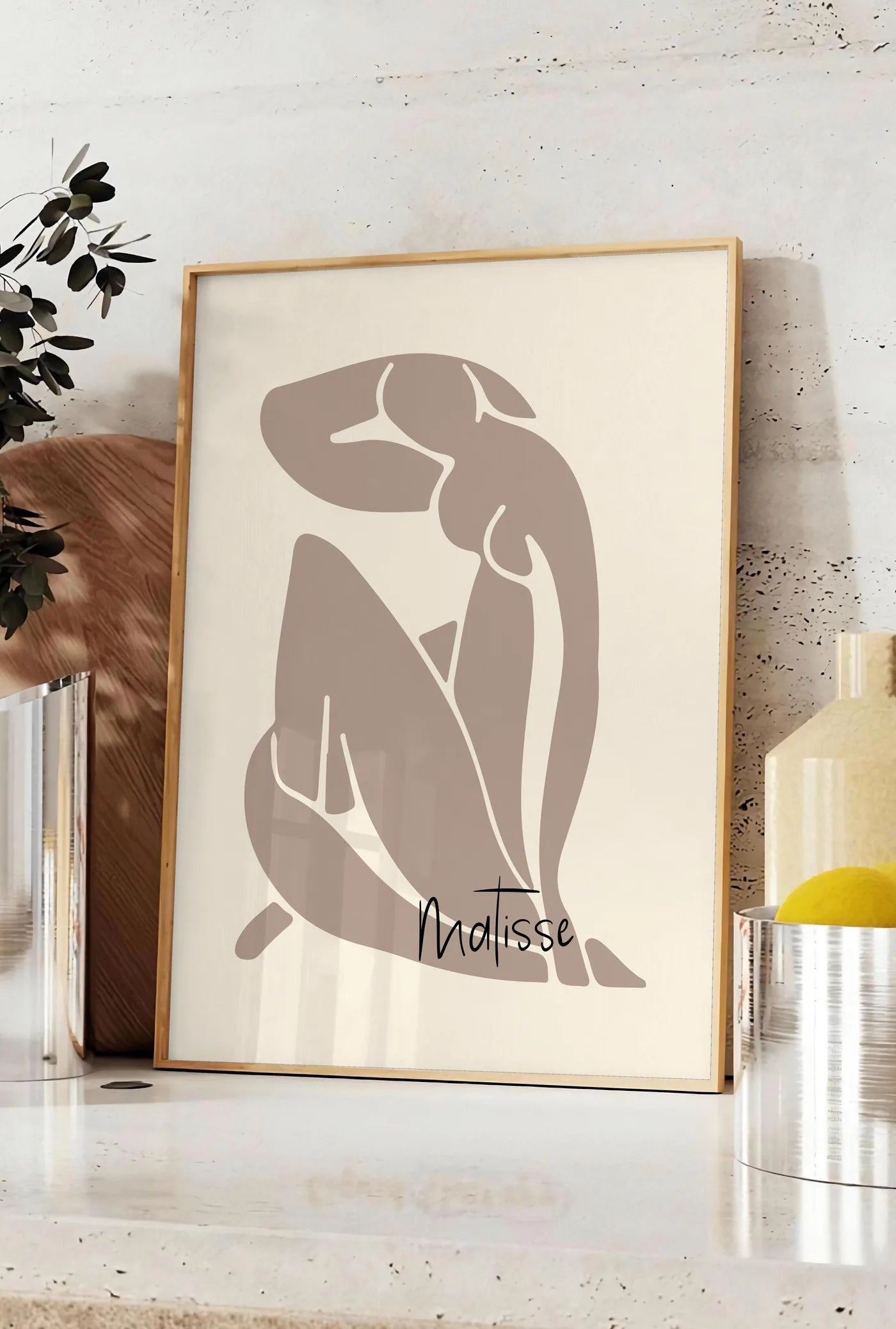 Affiche Nu Assis Taupe Papiers Decoupes — Henri Matisse — mise en situation dans une cuisine