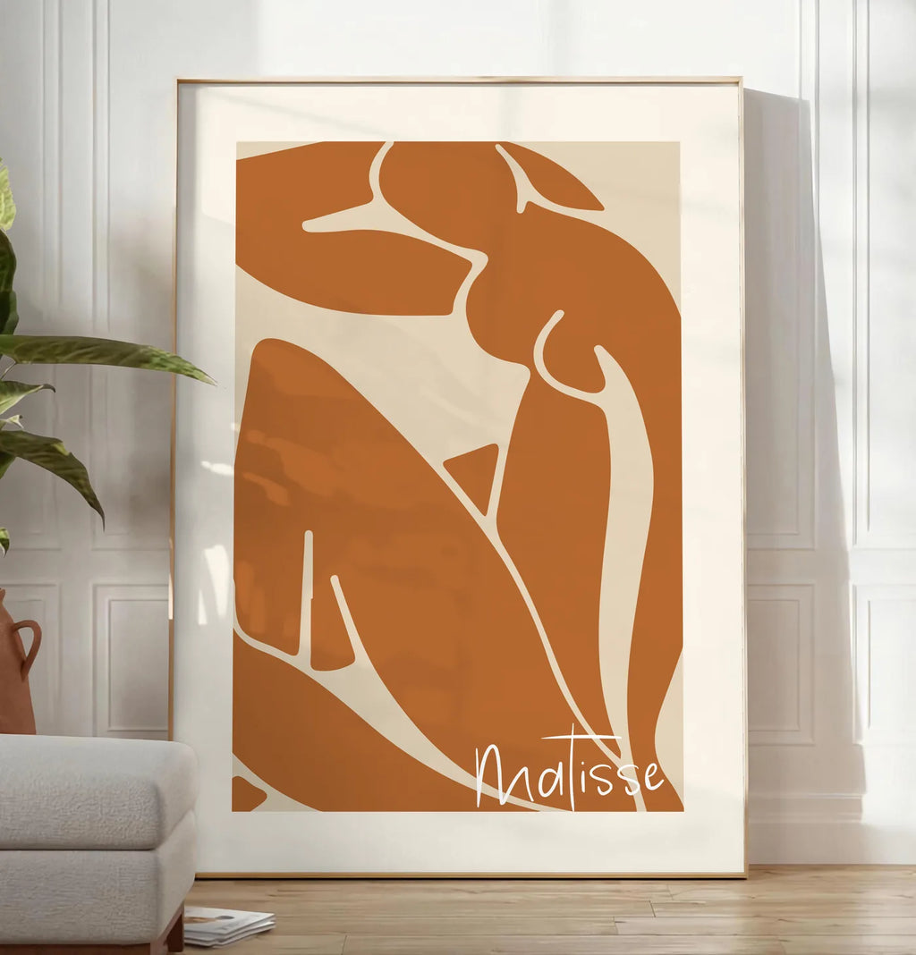 Affiche Nu Assis Terracotta Papiers Decoupes, Trait — Henri Matisse — mise en situation dans un salon contemporain