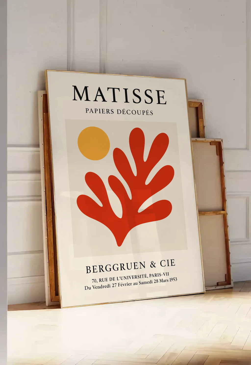Affiche Soleil Orange et Corail Rouge Papiers Decoupes — Henri Matisse — mise en situation dans une entrée