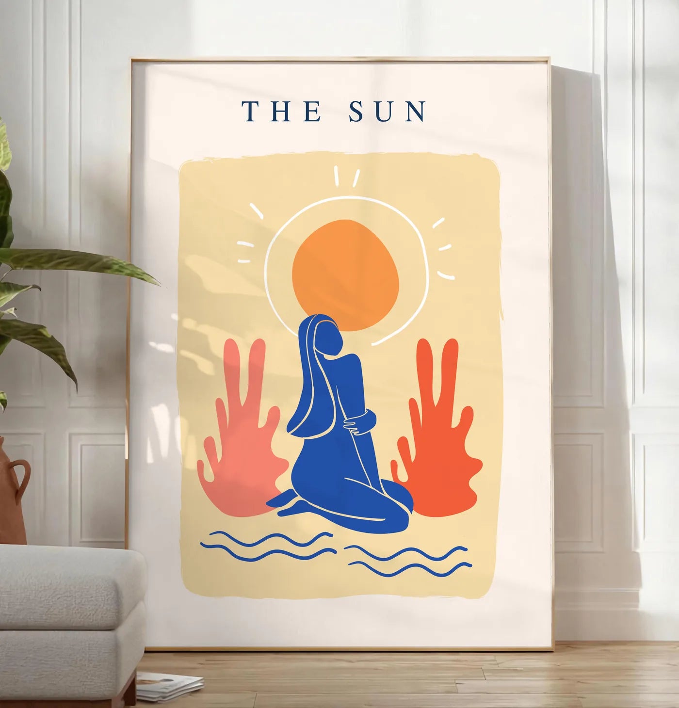 Affiche The Sun Femme Bleue Moderne — Henri Matisse — mise en situation dans un salon contemporain