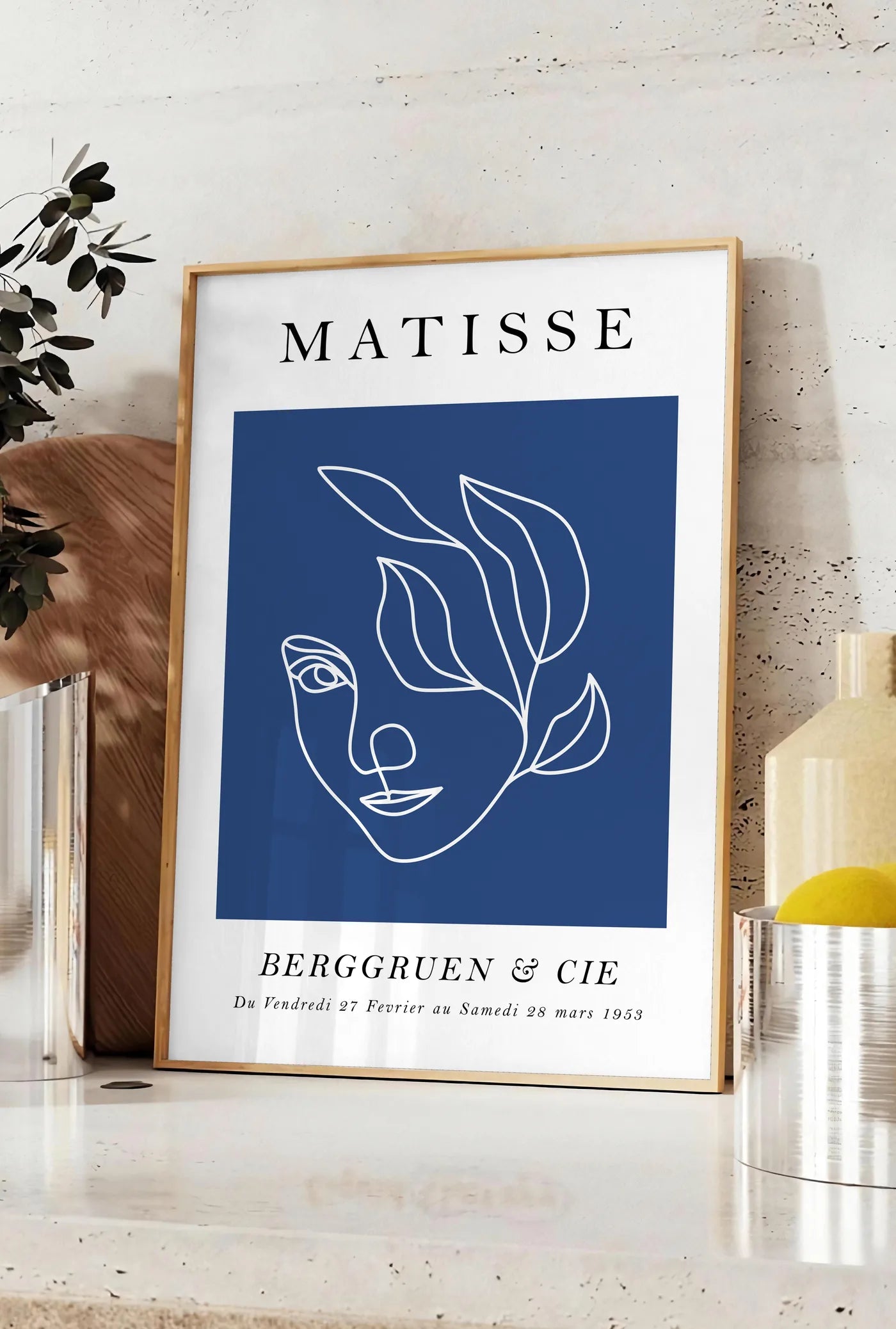 Affiche Visage au Trait Bleu Ligne Continue — Henri Matisse — mise en situation dans une cuisine