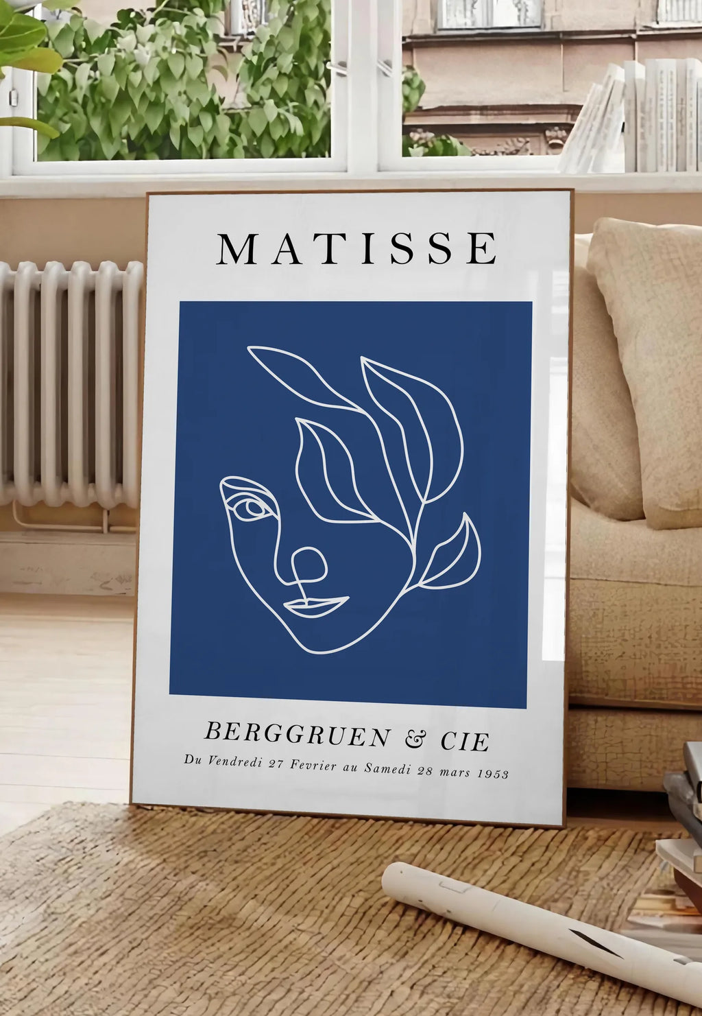 Affiche Visage au Trait Bleu Ligne Continue — Henri Matisse — mise en situation dans un salon