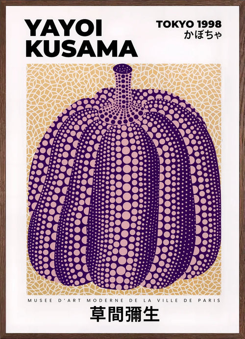 Cadre chene clair entourant l'affiche Kusama citrouille violette
