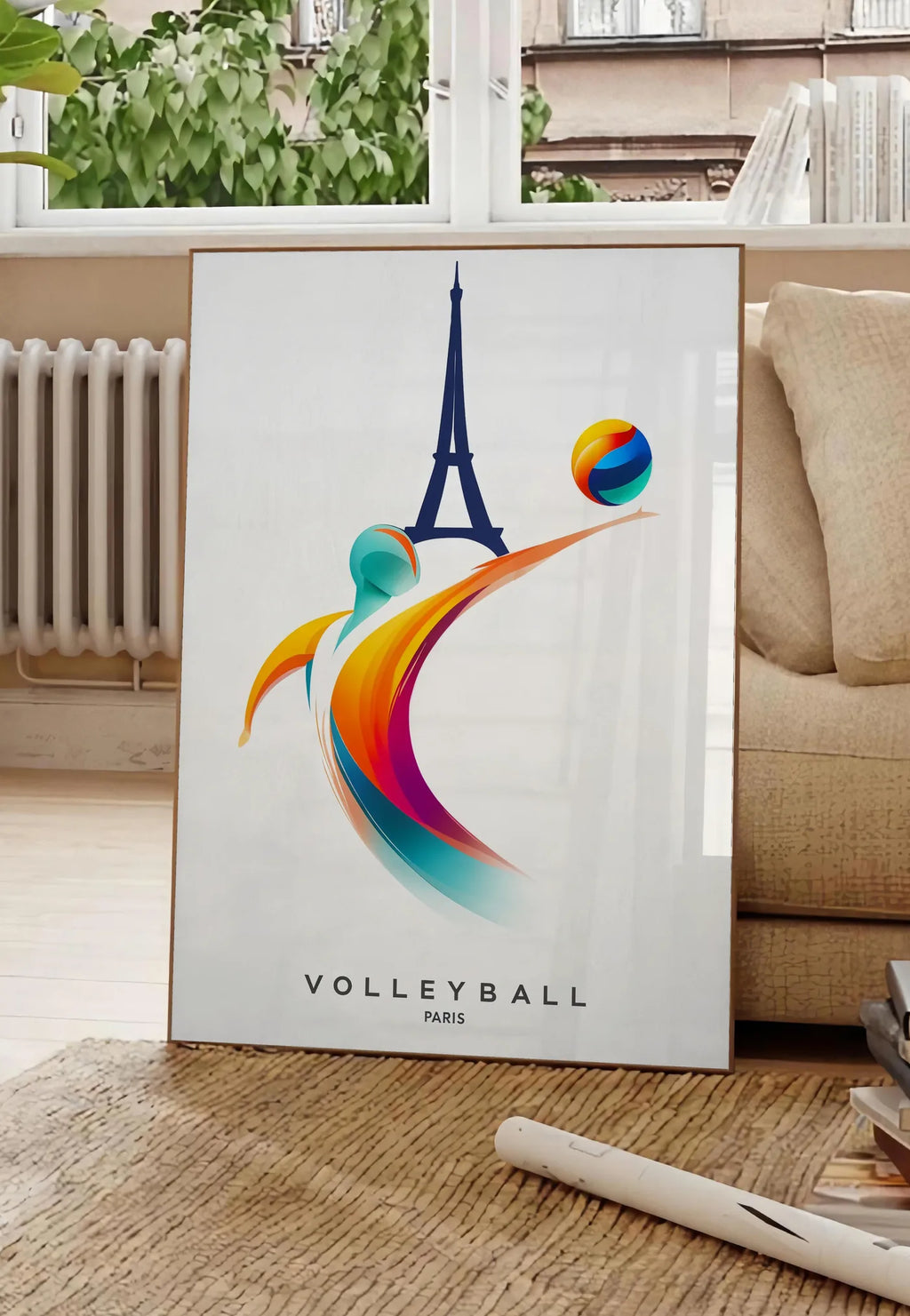Poster joueur de volley stylisé devant la silhouette de la Tour Eiffel, posee au sol dans un salon parisien, devant une grande fenetre donnant sur un immeuble haussmannien, entre un ficus et un canape creme
